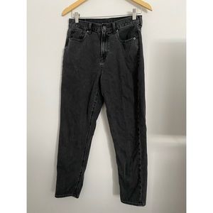 american eagle plain black mom jean